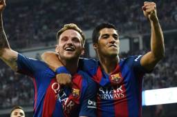 Rakitic y Suárez celebrando cuando fueron compañeros en el Barcelona antes de la llegada de Koeman.