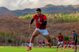 Bryan Moya entrena con normalidad con el Olimpia a las espera de la resolución de la FIFA.