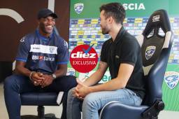 El entrenador hondureño David Suazo habla de la Selección de Honduras y el nuevo estratega que contratarán. Aquí en la plática con Enzo Olivera.