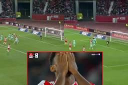 VIDEO: La terrible falla de Choco Lozano en el Almería - Barcelona ¡Era un penal en movimiento!