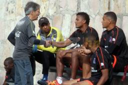 El portero Dinis Escober es suplente en Olimpia. El entrenador Carlos Restrepo le dará prioridad en la titularidad al joven Edrick Menjívar. Foto Juan Salgado