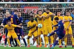 Messi anotó un golazo de tiro libre al Atlético de Madrid.