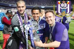 El volante hondureño Andy Najar celebrando la obtención del título con el Anderlecht de Bélgica el pasado fin de semana. Foto cortesía