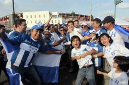 Muchos aficionados hondureños llegarán a ver la Copa UNCAF que arranca este viernes en Panamá donde se han vendido pocas entradas. Fotos Archivo DIEZ