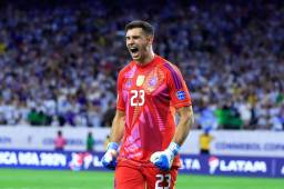 El argentino Emiliano Martínez, el mejor portero del año.