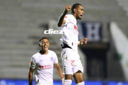 Jerry Bengtson ha sido la gran figura del Olimpia de Eduardo Espinel. Foto: David Romero.