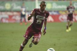 El delantero hondureño Jerry Bengtson no la está pasando bien en Costa Rica.