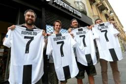 Las camisas de Cristiano Ronaldo con la Juventus se venden como pan caliente.