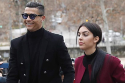 Georgina Rodríguez pone a la venta una camiseta de Cristiano Ronaldo firmada.
