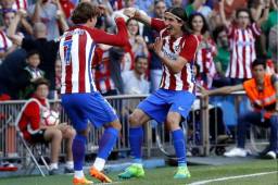 Filipe Luis anotó el último gol del triunfo del Atlético de Madrid.