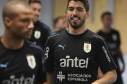 Luis Suárez y sus compañeros de selección no tendrá problemas con el mate. Llevan suficiente para todo el Mundial.
