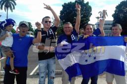 Aficionados catrachos comenzaron a llegar desde temprano. Foto Juan Salgado