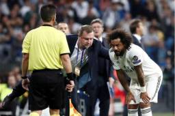 Marcelo no pudo terminar el partido ayer y encendió las alarmas en el Bernabéu.