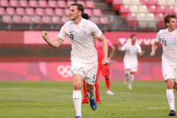 Chris Wood celebrando el único gol de Nueva Zelanda ante Corea del Sur.
