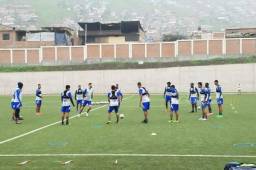 La plantilla de la Sub 23 de Honduras durante uno de sus entrenamientos en Lima, Perú.