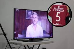 Esteban Espíndola no sabe cuándo podrá viajar a Costa Rica.