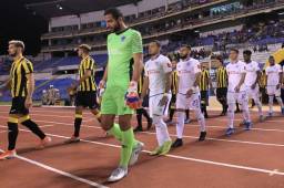 Olimpia y Real España se volverán a ver las caras el miércoles en la final de la vuelta de la Copa Premier Centroamericana para definir al campeón. Fotos DIEZ