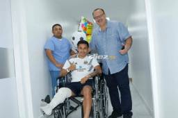 El doctor Óscar Benítez confirmó que Najar podría regresar en menos de 6 meses. Foto: Neptalí Romero.