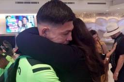 ¡Entre lágrimas! Emotivo reencuentro del Chelito Martínez con su hermana en Estados Unidos tras cinco años