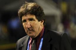 El entrenador del Olimpia, Héctor Vargas, ahora se enfoca en Motagua, rival al que enfrentará el domingo en el clásico capitalino. Foto Juan Salgado