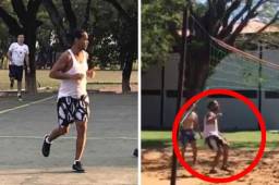 Ronaldinho perdió en el fut-vóley contra dos ex policías acusados de homicidio y robo en la cárcel el 'Cuadrilátero' de Paraguay.