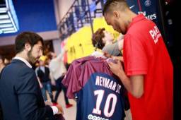 Neymar ha generado tremenda venta de camisetas en el PSG, algo que el club parisino nunca había experimentado.