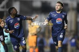 Agustín Auzmendi y Luis Vega le dieron el triunfo a Motagua ante el Águila. Foto: David Romero