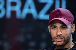 Neymar se recupera de su lesión en su país para estar listo para el Mundial.