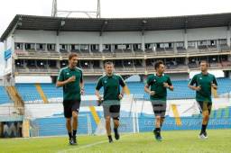 Los árbitros italianos conocieron la cancha del estadio Olímpico, previo al juego de Honduras ante Australia.