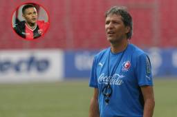 Carlos Restrepo estuvo dirigiendo al equipo de los amigos de Pablo Gabas en la despedida del excapitán del Alajuelense.