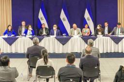 Momentos cuando el Gabinete de Emergencia de El Salvador anunciaba las medidas económicas para ayudar a la población por la pandemia del coronavirus.