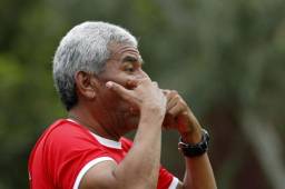 Héctor Castellón asegura que su gran deseo siempre ha sido dirigir a Honduras, pero sabe que es complicado que se pueda dar algún día.