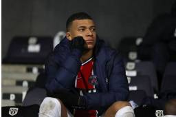 La postura que tomó Mbappé tras la decisión del PSG.