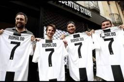 Las camisetas de la Juventus con el '7' de Cristiano Ronaldo, lo más vendido en Italia.