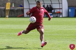 El hondureño Rigoberto Rivas en pleno entrenamiento este jueves con la Reggina de Italia tras dejar la enfermería. Foto cortesía