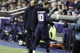 La estrella brasileña Neymar se ha lesionado el pie del que fue operado el año pasado y enciende las alarmas en el PSG francés. Foto Agencias