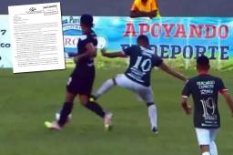 Mario Martínez se fue expulsado por esta violenta patada a un jugador del Honduras Progreso y la Comisión lo sancionó con dos partidos.