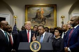 La división de la riqueza y la brutalidad policial contra los negros están en el centro de las protestas que han estallado en todo el país después del asesinato de George Floyd la semana pasada durante un arresto en Minneapolis.