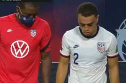 Sergiño Dest tuvo que abandonar la cancha en el primer tiempo por una lesión.