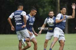 Un ambiente de camaradería en los entrenamientos de Honduras, Alfedo Mejía ya pudo entrenar con todo el plantel. Fotos Neptalí Romero