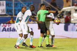 El árbitro Nelson Salgado estuvo de central en el partido entre Motagua y Juticalpa donde el asistente Walter López se equivocó en una acción. Foto DIEZ