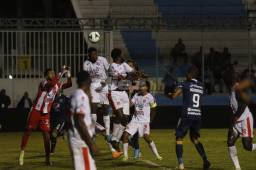 ¡De infarto! Rafael Agámez se gastó un golazo y evita la derrota del Vida ante el Motagua en el estadio Nacional Chelato Uclés