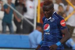 Rubilio Castillo de cabeza marcó con Motagua ante el Vida.