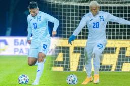 Los mediocampistas de la Bicolor, Alex López y Deybi Flores, son los encargados de la construcción y destrucción del fútbol que genere el cuadro hondureño. Fotos DIEZ