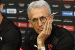 Benito Floro ofreció este miércoles una conferencia de prensa previo al juego con Olimpia el jueves.