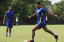 Mario Martínez se hizo presente a los entrenamientos del Real España.