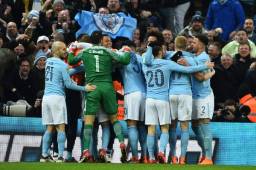 Los jugadores del Manchester City celebrando la anotación de Silva.