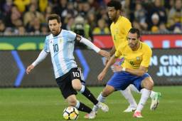 Lionel Messi tuvo acción en el triunfo de sus selección anre Brasil.