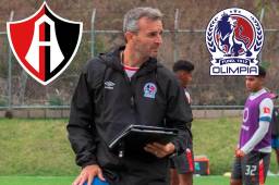 El técnico argentino llegó para suplir a Pedro Troglio y no logró el objetivo del título con los albos.