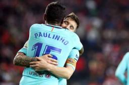Messi festejando junto a Paulinho luego tras la anotación del brasileño.